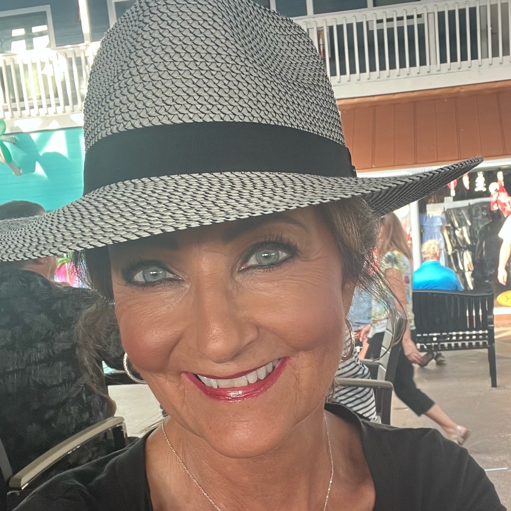 Meet your Posher, Lisa
